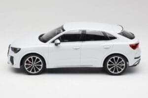 Audi RS Q3 F3 Sportback Glacier White Metallic Minichamps 1:18 155018105 Kov – obrázok 3 z 6