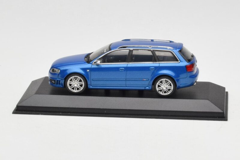Audi RS4 B7 Avant Blue Metallic Minichamps 1:43 AUDI010 Kov