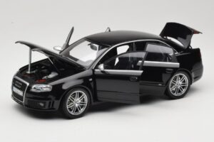 Audi RS4 B7 Sedan Phantom Black Minichamps 1:18 5010509115 Kov – obrázok 2 z 8