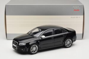 Audi RS4 B7 Sedan Phantom Black Minichamps 1:18 5010509115 Kov – obrázok 8 z 8