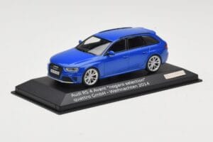 Audi RS4 B8 Avant Nogaro Blue Vianočný Výber 2014 Minichamps 1:43 AUDI003 Kov – obrázok 2 z 4