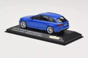 Audi RS4 B8 Avant Nogaro Blue Vianočný Výber 2014 Minichamps 1:43 AUDI003 Kov – obrázok 3 z 4