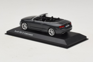 Audi RS5 B8 Kabriolet Daytona Gray Minichamps 1:43 5011215323 Kov – obrázok 3 z 4
