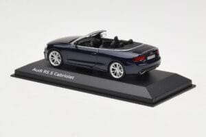 Audi RS5 B8 Kabriolet Estoril Blue Minichamps 1:43 5011215313 Kov – obrázok 3 z 4