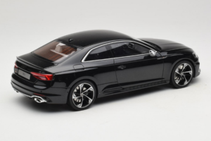 Audi RS5 B9 Coupe Čierny GT Spirit 1:18 GT751 Živica – obrázok 2 z 6