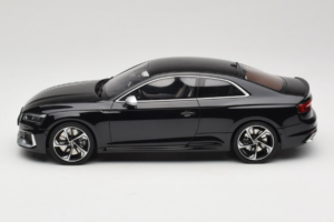 Audi RS5 B9 Coupe Čierny GT Spirit 1:18 GT751 Živica – obrázok 3 z 6