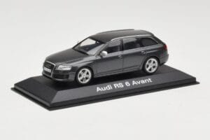 Audi RS6 C5 Avant Daytona Grey Minichamps 1:43 5010710233 Kov – obrázok 2 z 4