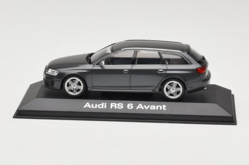 Audi RS6 C5 Avant Daytona Grey Minichamps 1:43 5010710233 Kov