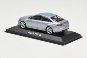 Audi RS6 C6 Monza Silver Minichamps 1:43 5010810113 Kov – obrázok 3 z 4
