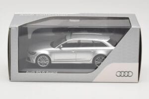 Audi RS6 C7 Avant Prisma Silver Minichamps 1:43 5011216213 Kov – obrázok 4 z 4