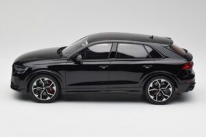Audi RSQ8 Night Čierny GT Spirit 1:18 GT305 Živica – obrázok 3 z 6