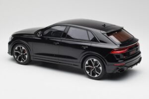 Audi RSQ8 Night Čierny GT Spirit 1:18 GT305 Živica – obrázok 5 z 6