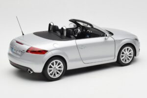 Audi TT 8J Roadster Svetlo Strieborný Minichamps 1:18 5010500515 Kov – obrázok 3 z 8