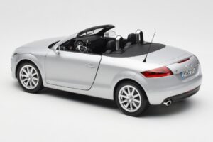 Audi TT 8J Roadster Svetlo Strieborný Minichamps 1:18 5010500515 Kov – obrázok 7 z 8