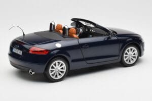 Audi TT 8J Roadster Hlbokomodrý Minichamps 1:18 5010500525 Kov – obrázok 3 z 8
