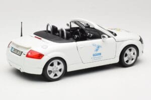Audi TT 8N Kabriolet Biely Maisto 1:18 56065 Kov – obrázok 3 z 8