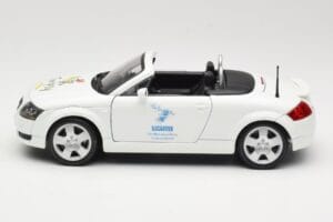 Audi TT 8N Kabriolet Biely Maisto 1:18 56065 Kov – obrázok 4 z 8