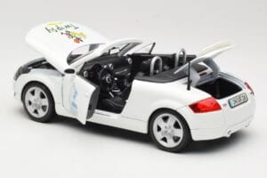 Audi TT 8N Kabriolet Biely Maisto 1:18 56065 Kov – obrázok 5 z 8