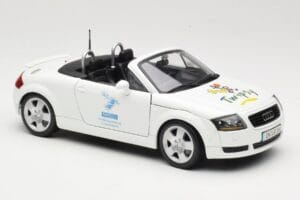 Audi TT 8N Kabriolet Biely Maisto 1:18 56065 Kov – obrázok 6 z 8