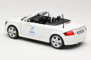 Audi TT 8N Kabriolet Biely Maisto 1:18 56065 Kov – obrázok 7 z 8