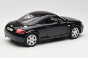 Audi TT 8N Čierny Revell 1:18 08953 Kov – obrázok 3 z 8