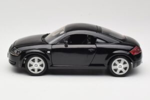 Audi TT 8N Čierny Revell 1:18 08953 Kov – obrázok 4 z 8