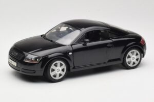 Audi TT 8N Čierny Revell 1:18 08953 Kov