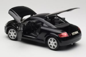 Audi TT 8N Čierny Revell 1:18 08953 Kov – obrázok 5 z 8