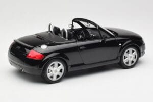 Audi TT 8N Roadster Black Metallic Minichamps 1:18 155017030 Kov – obrázok 2 z 6