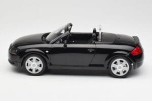 Audi TT 8N Roadster Black Metallic Minichamps 1:18 155017030 Kov – obrázok 3 z 6
