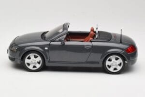 Audi TT 8N Roadster Šedý Maisto 1:18 50346 Kov – obrázok 4 z 8