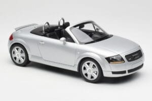 Audi TT 8N Roadster Silver Metallic Minichamps 1:18 155017031 Kov – obrázok 4 z 6