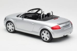 Audi TT 8N Roadster Silver Metallic Minichamps 1:18 155017031 Kov – obrázok 5 z 6