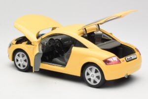 Audi TT 8N Žltý Revell 1:18 08954-M1 Kov – obrázok 5 z 8