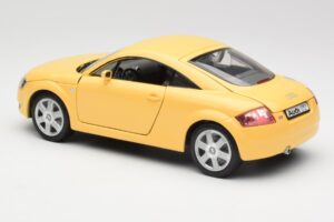 Audi TT 8N Žltý Revell 1:18 08954-M1 Kov – obrázok 7 z 8