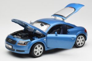 Audi TT 8N Modrý Revell 1:18 8954 Kov – obrázok 2 z 8