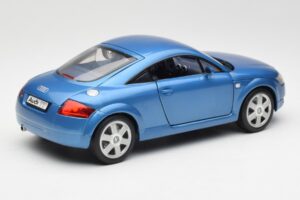 Audi TT 8N Modrý Revell 1:18 8954 Kov – obrázok 3 z 8
