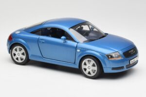 Audi TT 8N Modrý Revell 1:18 8954 Kov – obrázok 6 z 8