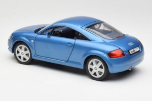 Audi TT 8N Modrý Revell 1:18 8954 Kov – obrázok 7 z 8