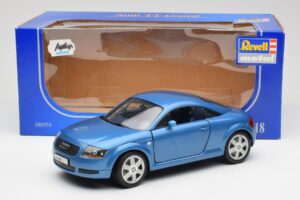 Audi TT 8N Modrý Revell 1:18 8954 Kov – obrázok 8 z 8