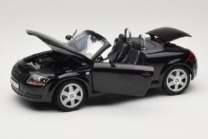 Audi TT 8N Roadster Čierny Revell 1:18 8980 Kov – obrázok 2 z 8