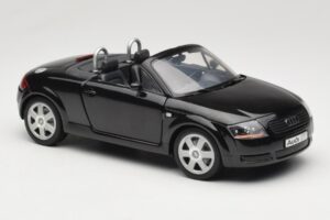 Audi TT 8N Roadster Čierny Revell 1:18 8980 Kov – obrázok 6 z 8