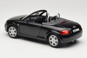 Audi TT 8N Roadster Čierny Revell 1:18 8980 Kov – obrázok 7 z 8