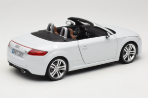 Audi TT 8S Roadster Glacier White Minichamps 1:18 5011400515 Kov – obrázok 3 z 8