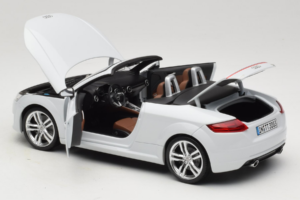 Audi TT 8S Roadster Glacier White Minichamps 1:18 5011400515 Kov – obrázok 5 z 8