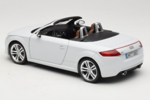 Audi TT 8S Roadster Glacier White Minichamps 1:18 5011400515 Kov – obrázok 7 z 8