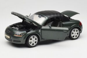 Audi TT 8N Roadster Zelený Revell 1:18 8979 Kov – obrázok 2 z 8