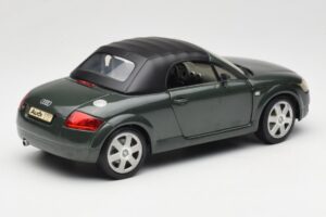 Audi TT 8N Roadster Zelený Revell 1:18 8979 Kov – obrázok 3 z 8