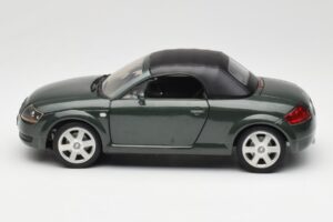 Audi TT 8N Roadster Zelený Revell 1:18 8979 Kov – obrázok 4 z 8