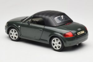 Audi TT 8N Roadster Zelený Revell 1:18 8979 Kov – obrázok 7 z 8
